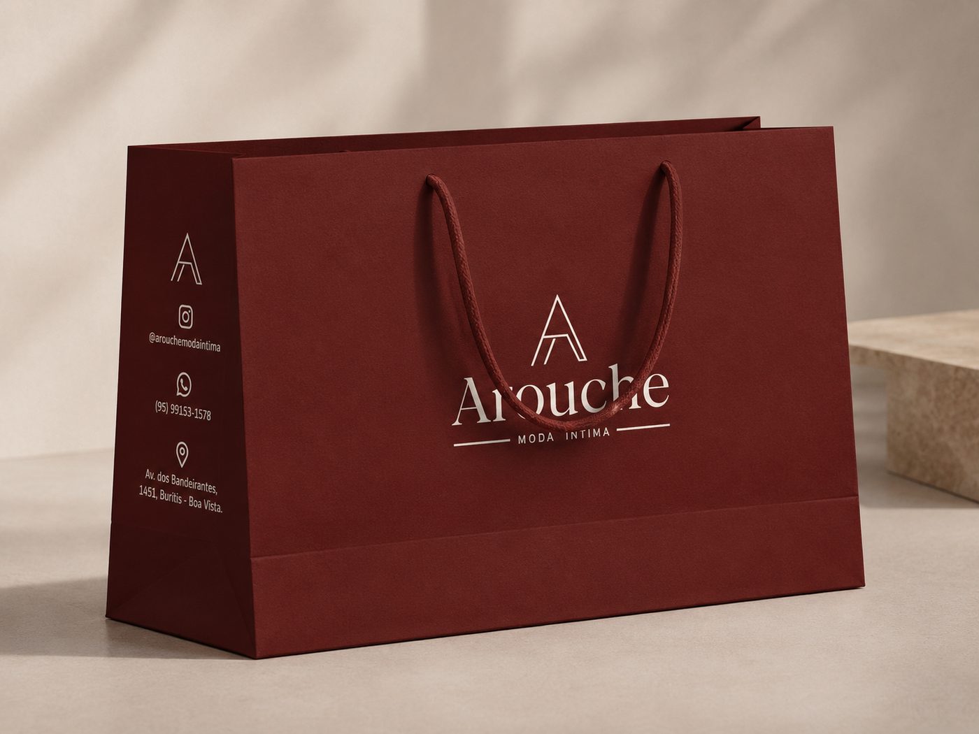 Sacola vinho com a logo da Arouche